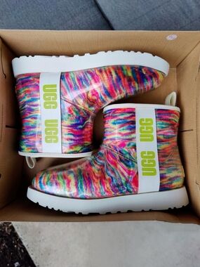 w/ Box UGG Rainbow Pixelate Women's 8 Classic Clear Mini Waterproof Boots Stripe